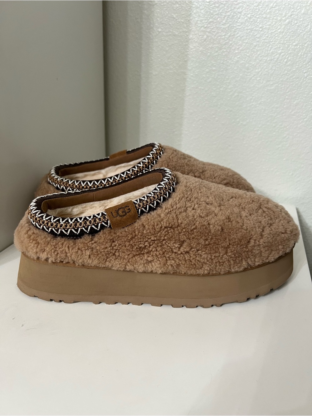 UGG New Women's Plush Shearling Slip-On Mules - Chestnut/Tan
